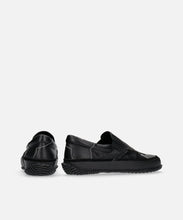 Load image into Gallery viewer, Japanese handcrafted Spingle SP 1044 Black leather shoes with abrasion resistant sole and sleek silhouette