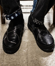 Load image into Gallery viewer, Japanese handcrafted Spingle SP 1044 Black leather shoes with abrasion resistant sole and sleek silhouette