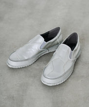 Load image into Gallery viewer, Japanese handcrafted Spingle SP 1044 Silver leather shoes with abrasion resistant sole and sleek silhouette