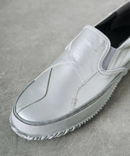 Load image into Gallery viewer, Japanese handcrafted Spingle SP 1044 Silver leather shoes with abrasion resistant sole and sleek silhouette