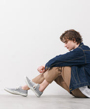 Load image into Gallery viewer, Handmade Japanese SPINGLE SP 1057 Gray sneakers with unique knit texture and durable sole