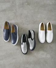 Load image into Gallery viewer, Japanese handcrafted Spingle SP 1059 Navy leather shoes with abrasion resistant sole and sleek silhouette