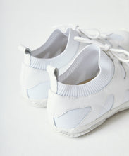 Load image into Gallery viewer, Handmade Japanese SPINGLE SP 1503 White sneakers with unique knit texture and durable sole