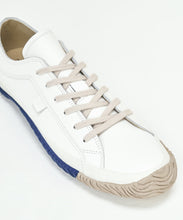 Load image into Gallery viewer, Handmade Japanese SPINGLE SP 187 White Navy sneakers featuring unique two tone rubber sole