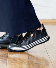Load image into Gallery viewer, Handmade Japanese SPINGLE SP 442 Black sneakers featuring premium leather and modern design