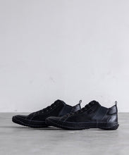 Load image into Gallery viewer, Handmade Japanese SPINGLE SP 442 Black Black sneakers featuring premium leather and modern design
