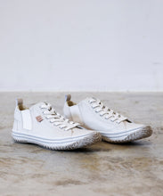 Load image into Gallery viewer, Handmade Japanese SPINGLE SP 442 Ivory sneakers featuring premium leather and modern design