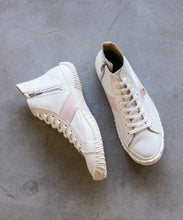 Load image into Gallery viewer, Handmade Japanese SPINGLE SP 6155 Black sneakers featuring premium leather and modern design