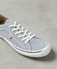 Load image into Gallery viewer, Handmade Japanese SPINGLE SP 1057 Gray sneakers with unique knit texture and durable sole