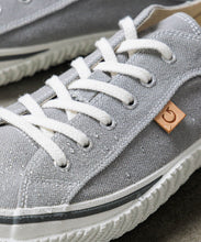 Load image into Gallery viewer, Handmade Japanese SPINGLE SP 1057 Gray sneakers with unique knit texture and durable sole
