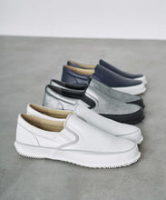 Load image into Gallery viewer, Japanese handcrafted Spingle SP 1059 White leather shoes with abrasion resistant sole and sleek silhouette
