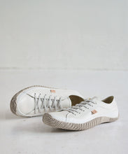 Load image into Gallery viewer, Japanese handcrafted Spingle SP 110 Ivory Green leather shoes with abrasion resistant sole and sleek silhouette
