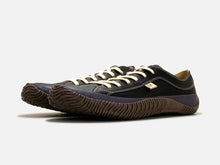 Load image into Gallery viewer, Japanese handcrafted Spingle SP 110 Black leather shoes with abrasion resistant sole and sleek silhouette
