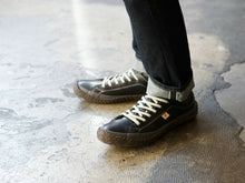 Load image into Gallery viewer, Japanese handcrafted Spingle SP 110 Black leather shoes with abrasion resistant sole and sleek silhouette
