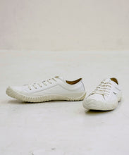 Load image into Gallery viewer, Japanese handcrafted Spingle SP 110 White kangaroo leather shoes with abrasion resistant sole and sleek silhouette
