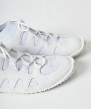 Load image into Gallery viewer, Handmade Japanese SPINGLE SP 1503 White sneakers with unique knit texture and durable sole

