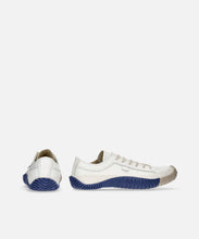 Load image into Gallery viewer, Handmade Japanese SPINGLE SP 187 White Navy sneakers featuring unique two tone rubber sole
