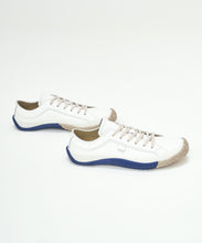 Load image into Gallery viewer, Handmade Japanese SPINGLE SP 187 White Navy sneakers featuring unique two tone rubber sole
