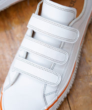 Load image into Gallery viewer, Handmade Japanese SPINGLE SP 211 White sneakers featuring premium leather and modern design
