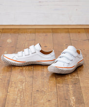 Load image into Gallery viewer, Handmade Japanese SPINGLE SP 211 White sneakers featuring premium leather and modern design
