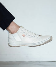 Load image into Gallery viewer, Handmade Japanese SPINGLE SP 442 Ivory sneakers featuring premium leather and modern design
