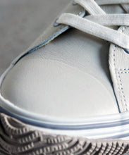 Load image into Gallery viewer, Handmade Japanese SPINGLE SP 442 Ivory sneakers featuring premium leather and modern design
