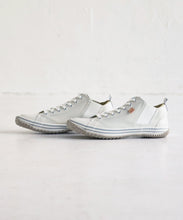 Load image into Gallery viewer, Handmade Japanese SPINGLE SP 442 Ivory sneakers featuring premium leather and modern design

