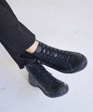 Load image into Gallery viewer, Handmade Japanese SPINGLE SP 443 Black sneakers featuring premium leather and modern design
