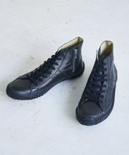 Load image into Gallery viewer, Handmade Japanese SPINGLE SP 443 Black sneakers featuring premium leather and modern design

