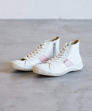 Load image into Gallery viewer, Handmade Japanese SPINGLE SP 6155 Black sneakers featuring premium leather and modern design
