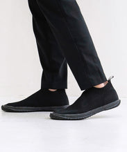 Load image into Gallery viewer, Handmade Japanese SPINGLE SP 528 Black Gray sneakers featuring premium leather and unique sole design

