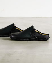 Load image into Gallery viewer, Handmade Japanese SPINGLE SP 725 Black sneakers featuring premium leather and modern design
