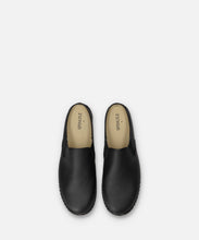 Load image into Gallery viewer, Handmade Japanese SPINGLE SP 725 Black sneakers featuring premium leather and modern design
