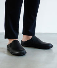 Load image into Gallery viewer, Handmade Japanese SPINGLE SP 725 Black sneakers featuring premium leather and modern design
